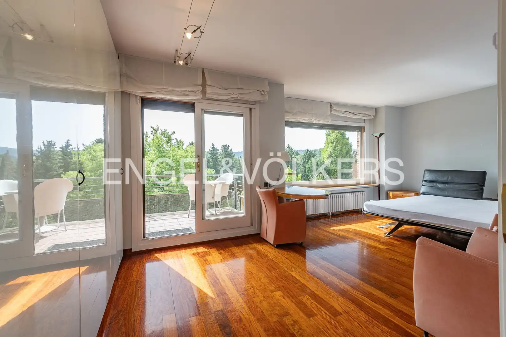 Vista exterior de Casa o chalet en venta en Sant Cugat del Vallès con Aire acondicionado, Calefacción y Jardín privado