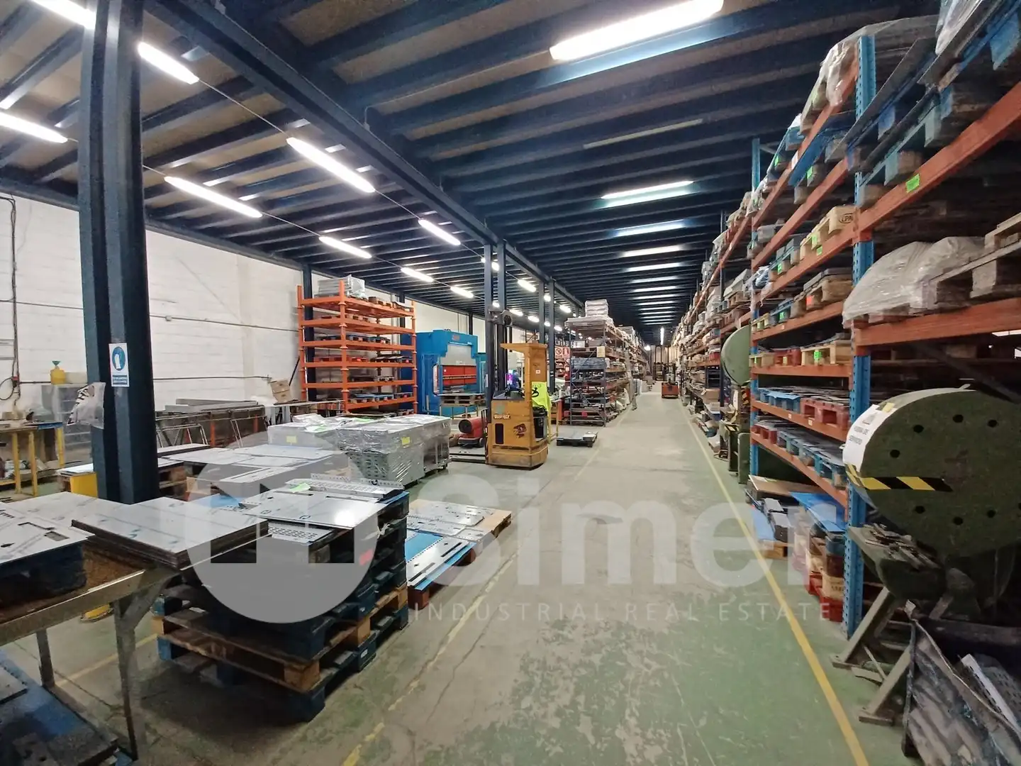 Fabrikhallen zum Verkauf in Montcada i Reixac