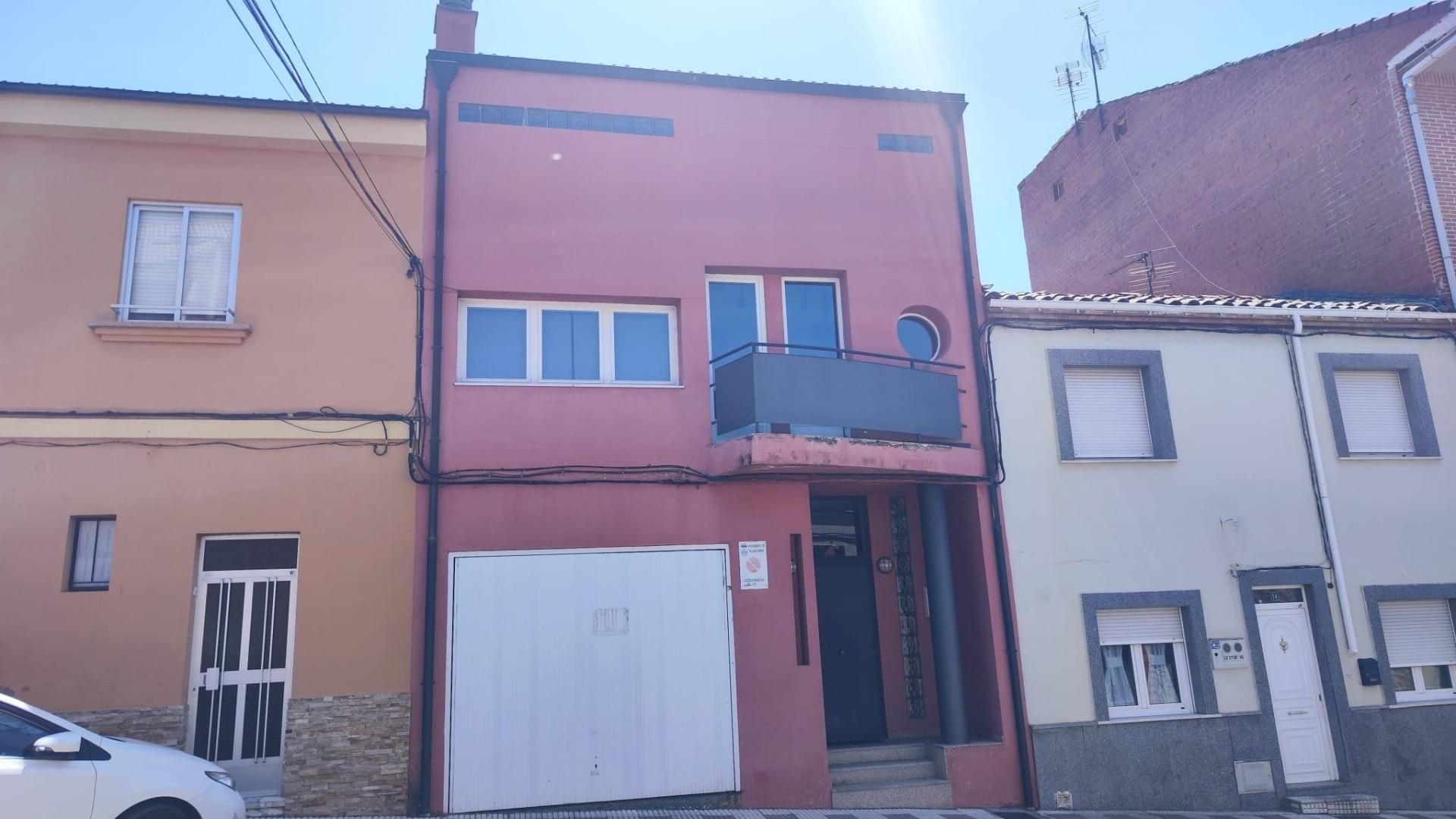 Exterior view of Single-family semi-detached for sale in Villaquilambre  with Heating
