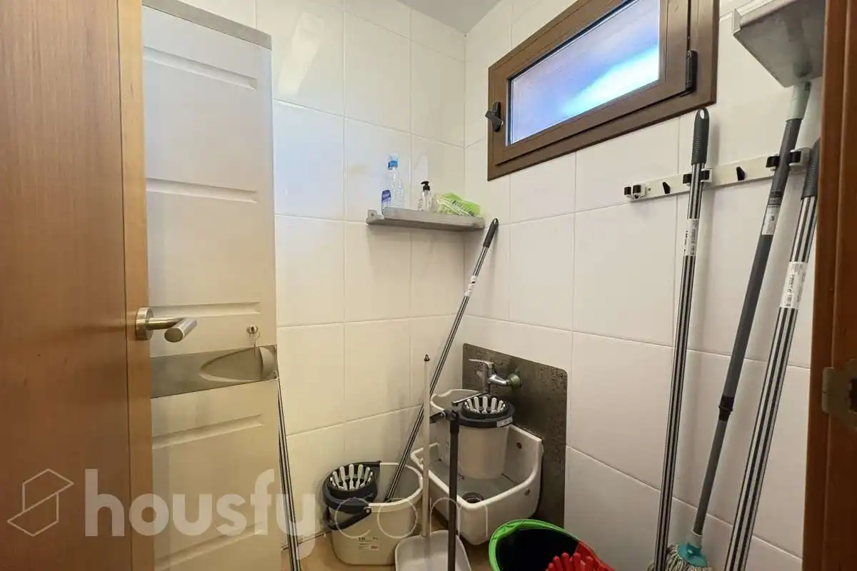 Baño de Casa o chalet en venta en Sant Julià de Ramis con Calefacción, Jardín privado y Terraza