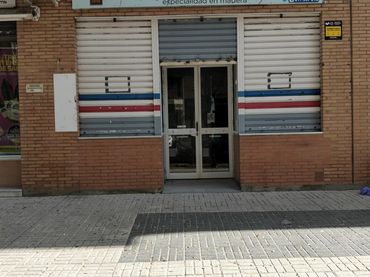 Local comercial en alquiler en Este - Alcosa- Torreblanca