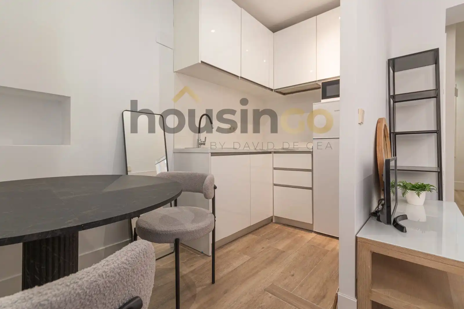 Study for rent in Juan Álvarez Mendizábal, Argüelles