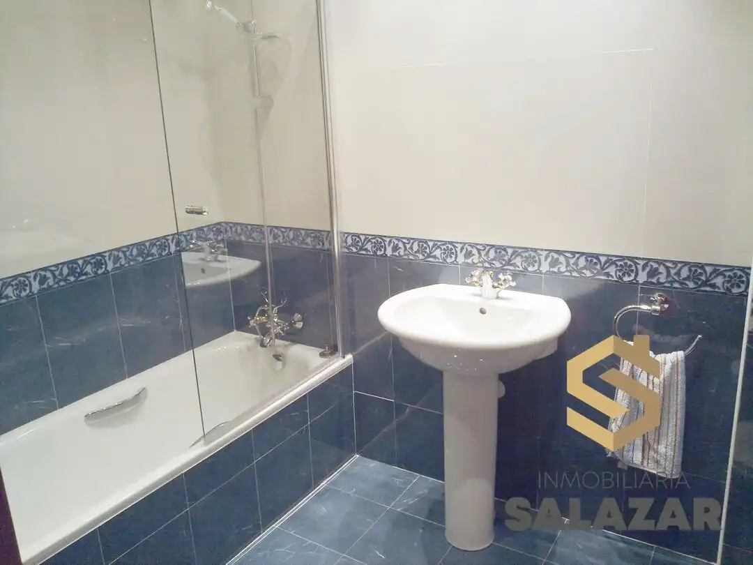 Bathroom of Flat for rent in Santurtzi   with Heating and Terrace