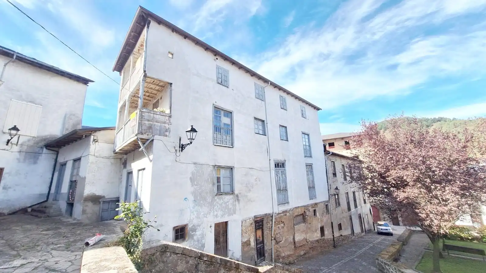 Vista exterior de Pis en venda en Villafranca del Bierzo, León