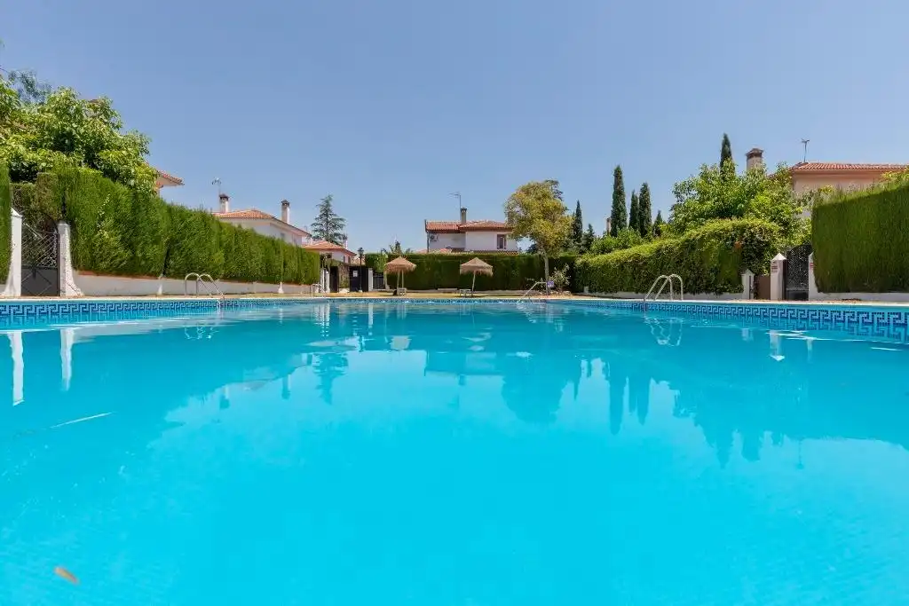 Piscina de Casa o xalet en venda en Albolote amb Aire condicionat, Balcó i Piscina comunitària