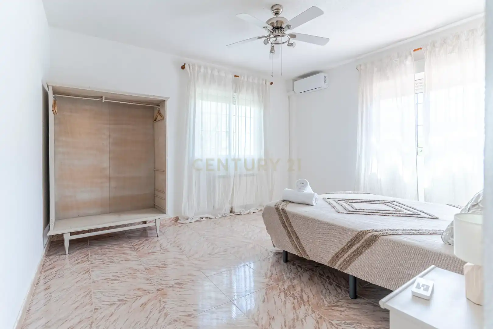 Habitación de Edificio en venta en Gójar