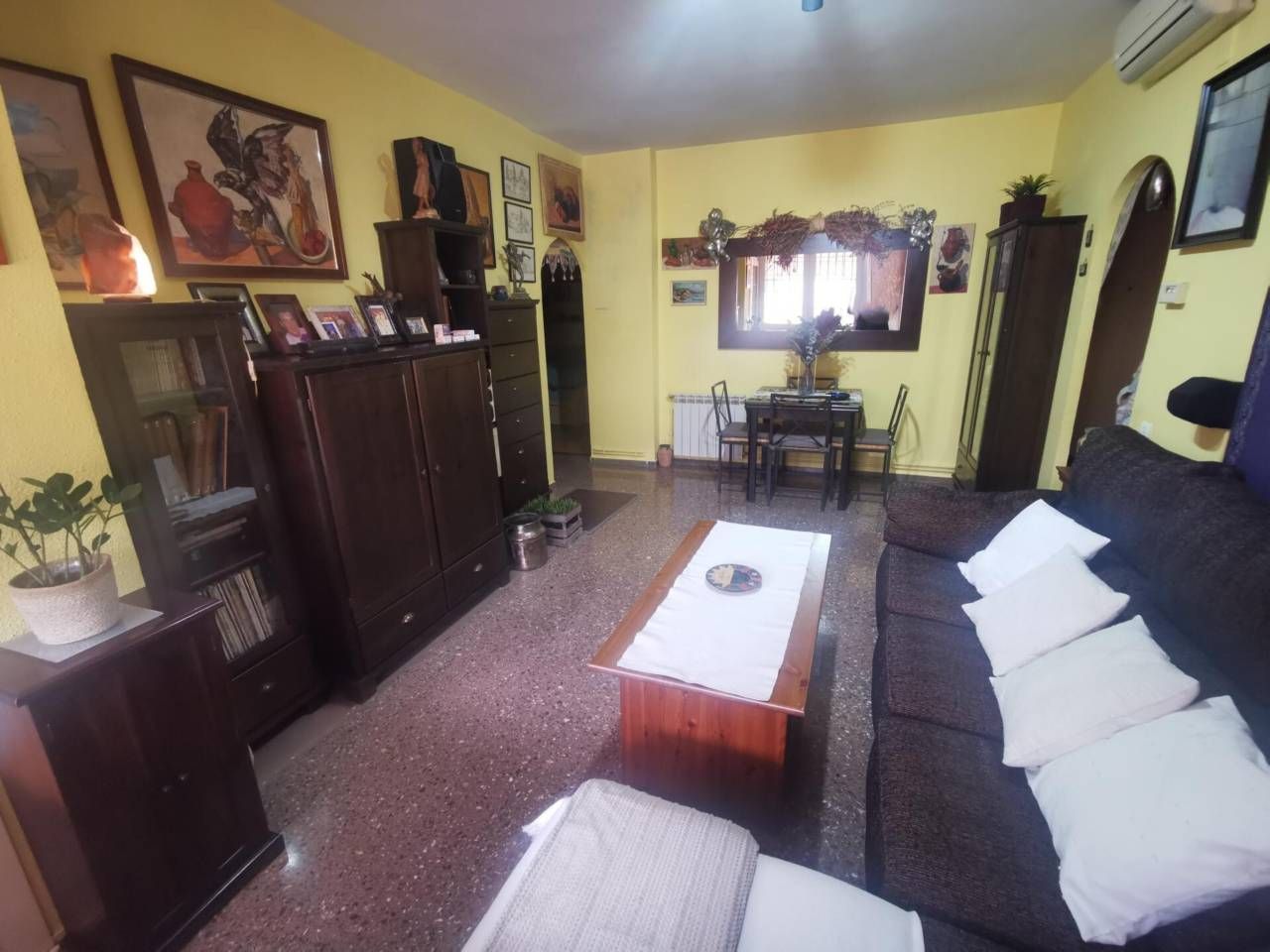 Sala de estar de Piso en venta en Cornellà de Llobregat con Terraza y Balcón