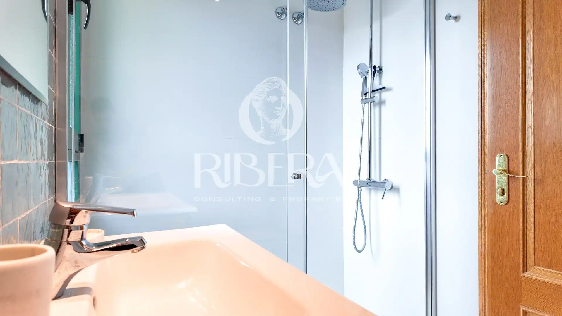 Badezimmer von Wohnung zur Miete in Valencia mit Klimaanlage, Heizung und Terrasse