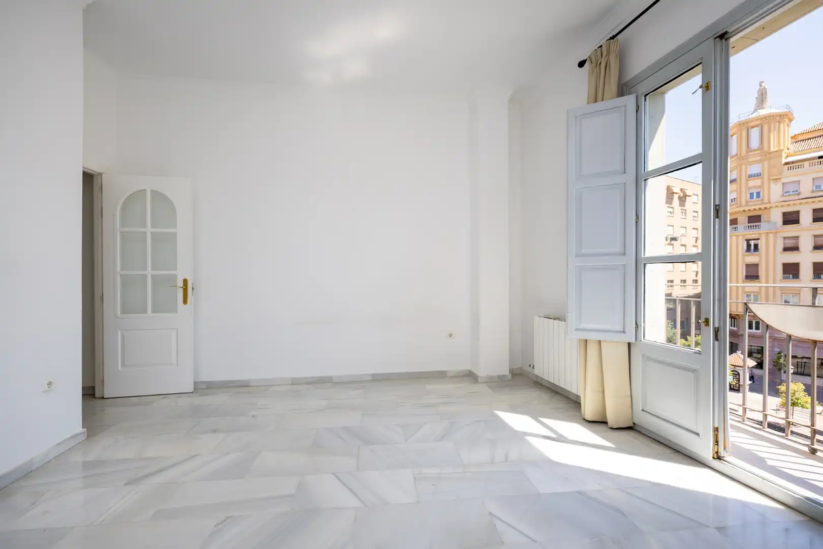 Habitación de Apartamento de alquiler en Granada con Aire acondicionado, Calefacción y Lavadora
