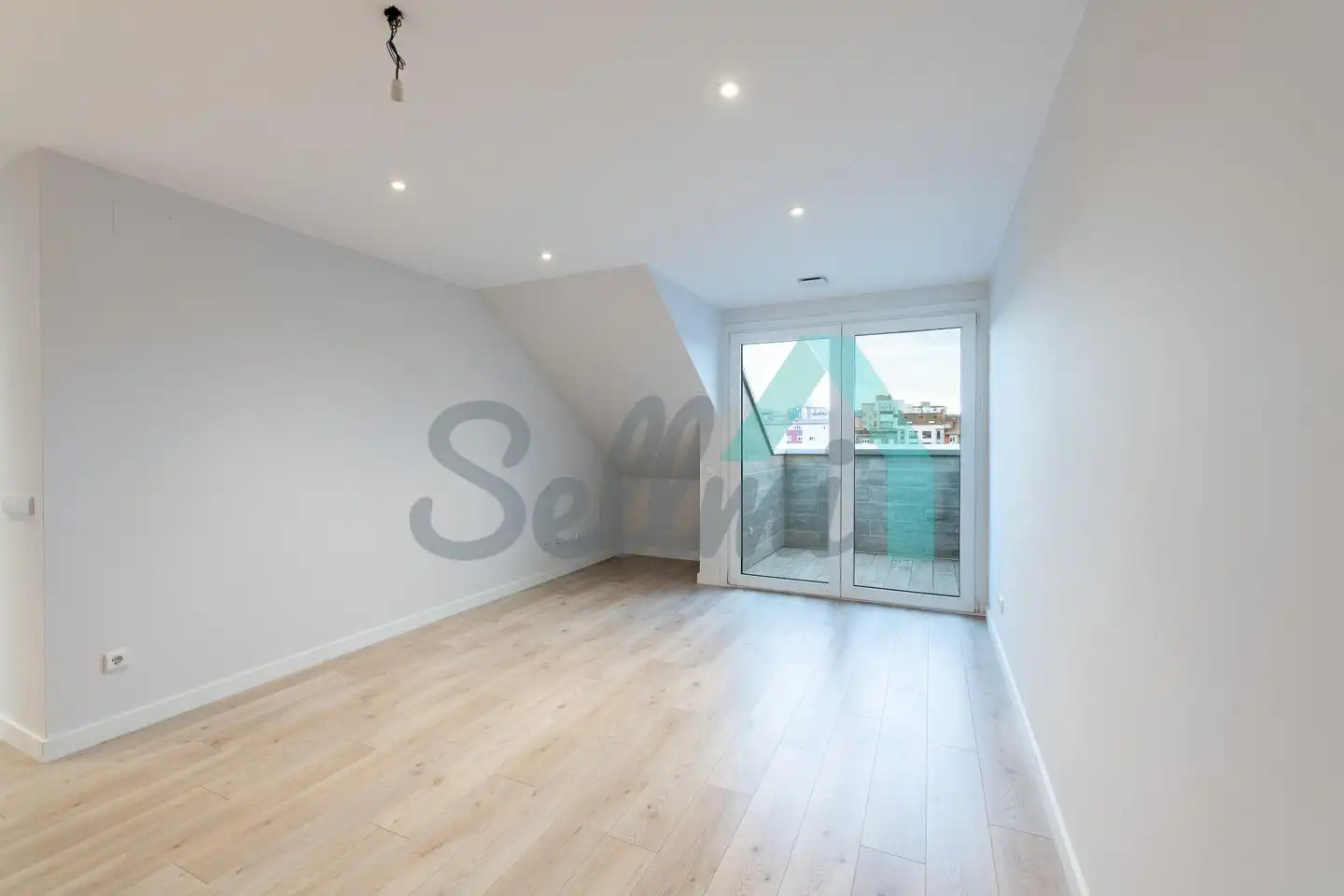 Attic for rent in Rendueles Llanos, Ceares
