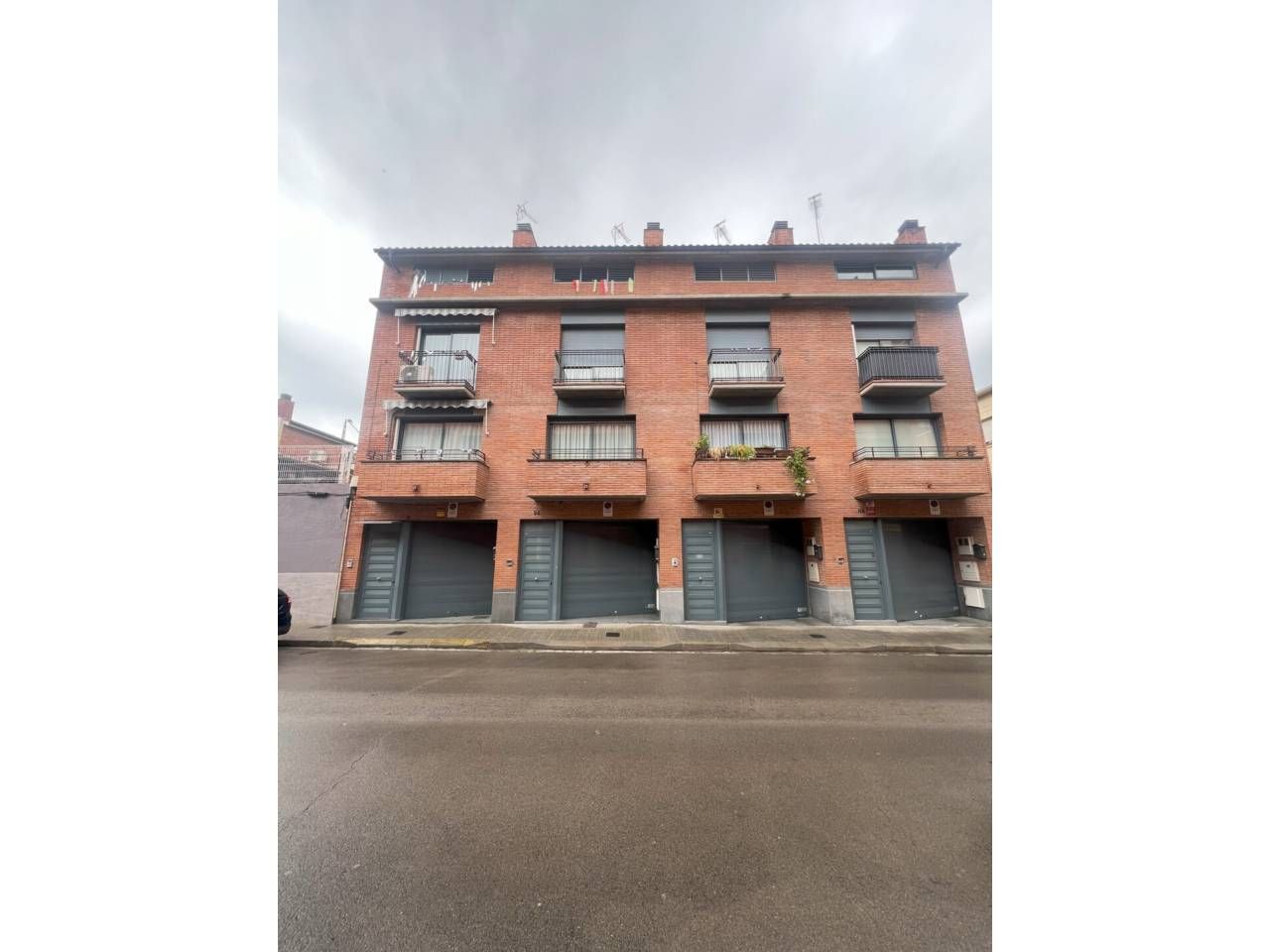 Vista exterior de Casa o xalet en venda en Granollers amb Calefacció i Terrassa