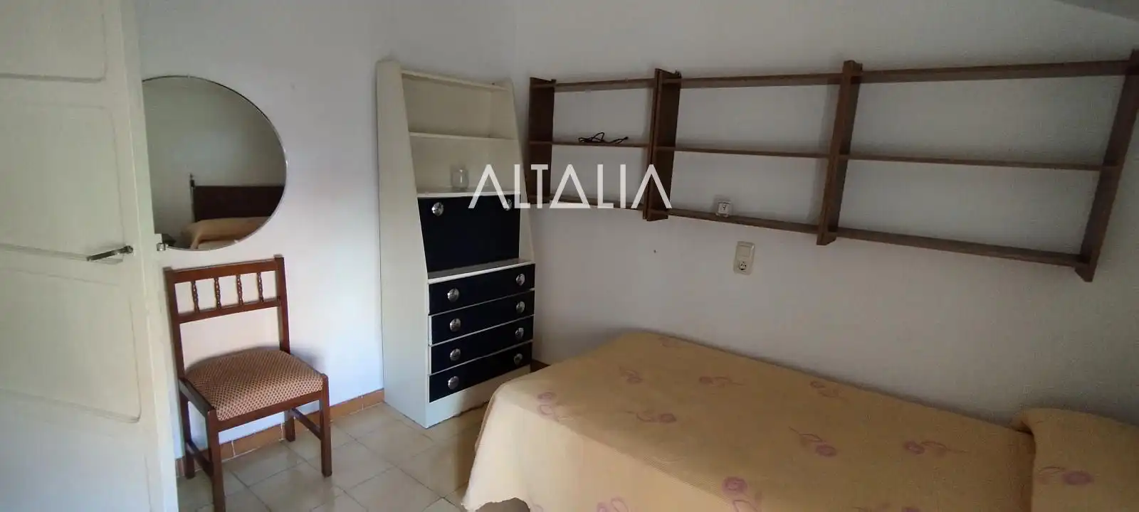 Dormitori de Casa o xalet en venda en Cuenca amb Calefacció, Jardí privat i Balcó