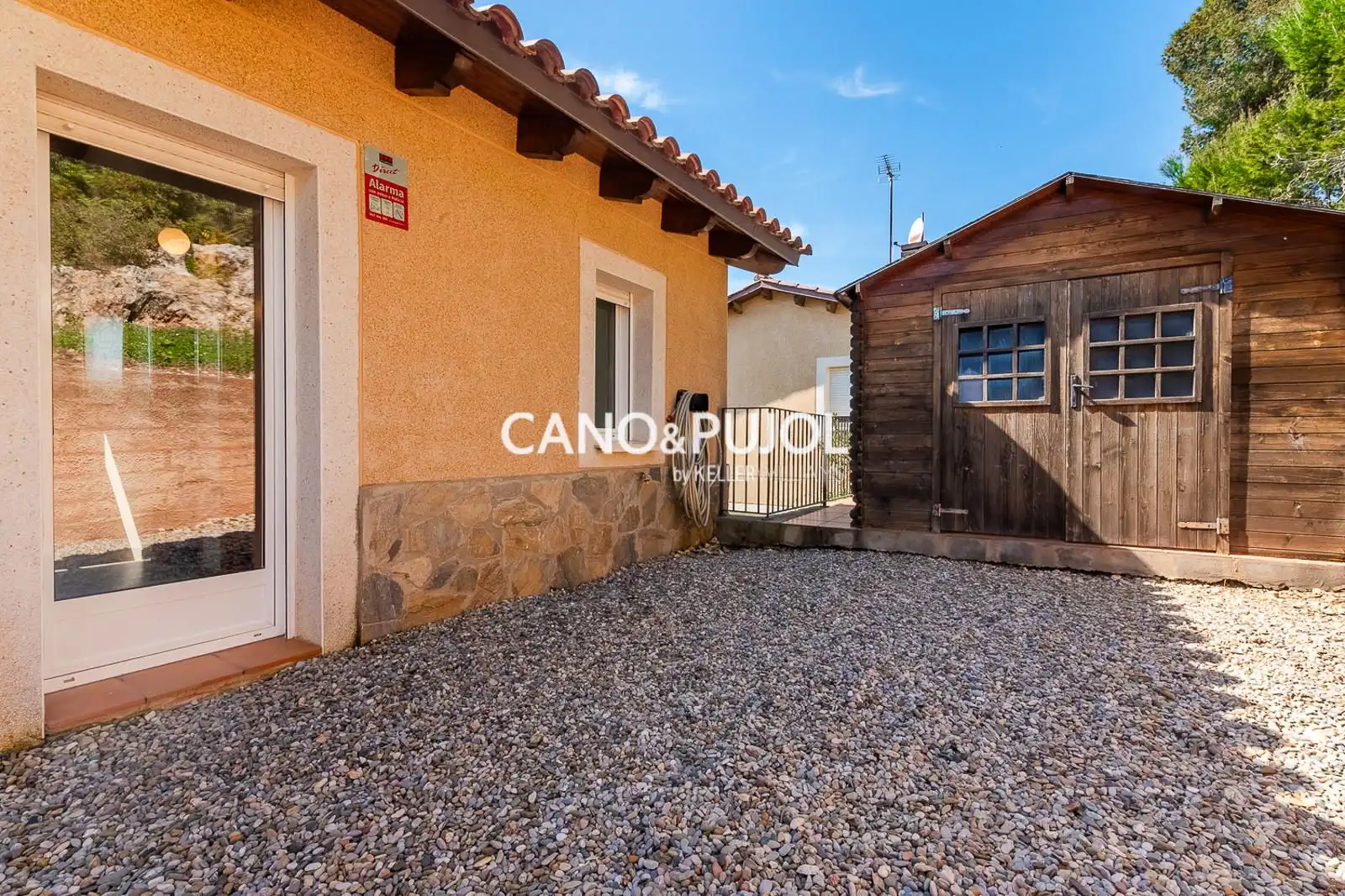 Vista exterior de Casa o chalet en venta en Corbera de Llobregat con Calefacción, Terraza y Trastero