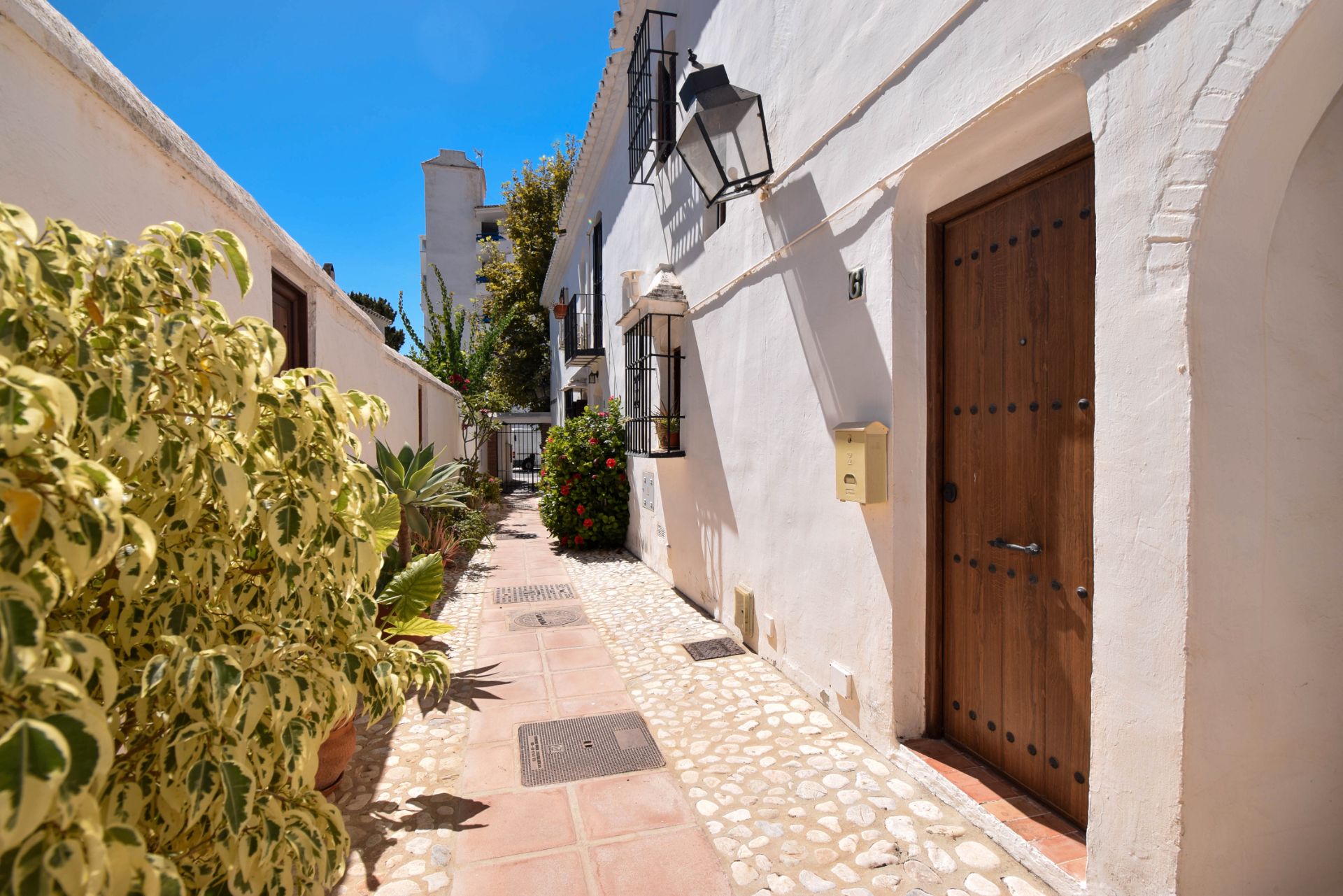 Vista exterior de Casa o xalet en venda en Fuengirola amb Aire condicionat, Calefacció i Jardí privat