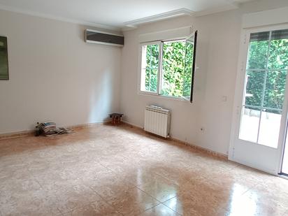 Living room of Single-family semi-detached for sale in Colmenar Viejo  with Air Conditioner, Terrace and Balcony