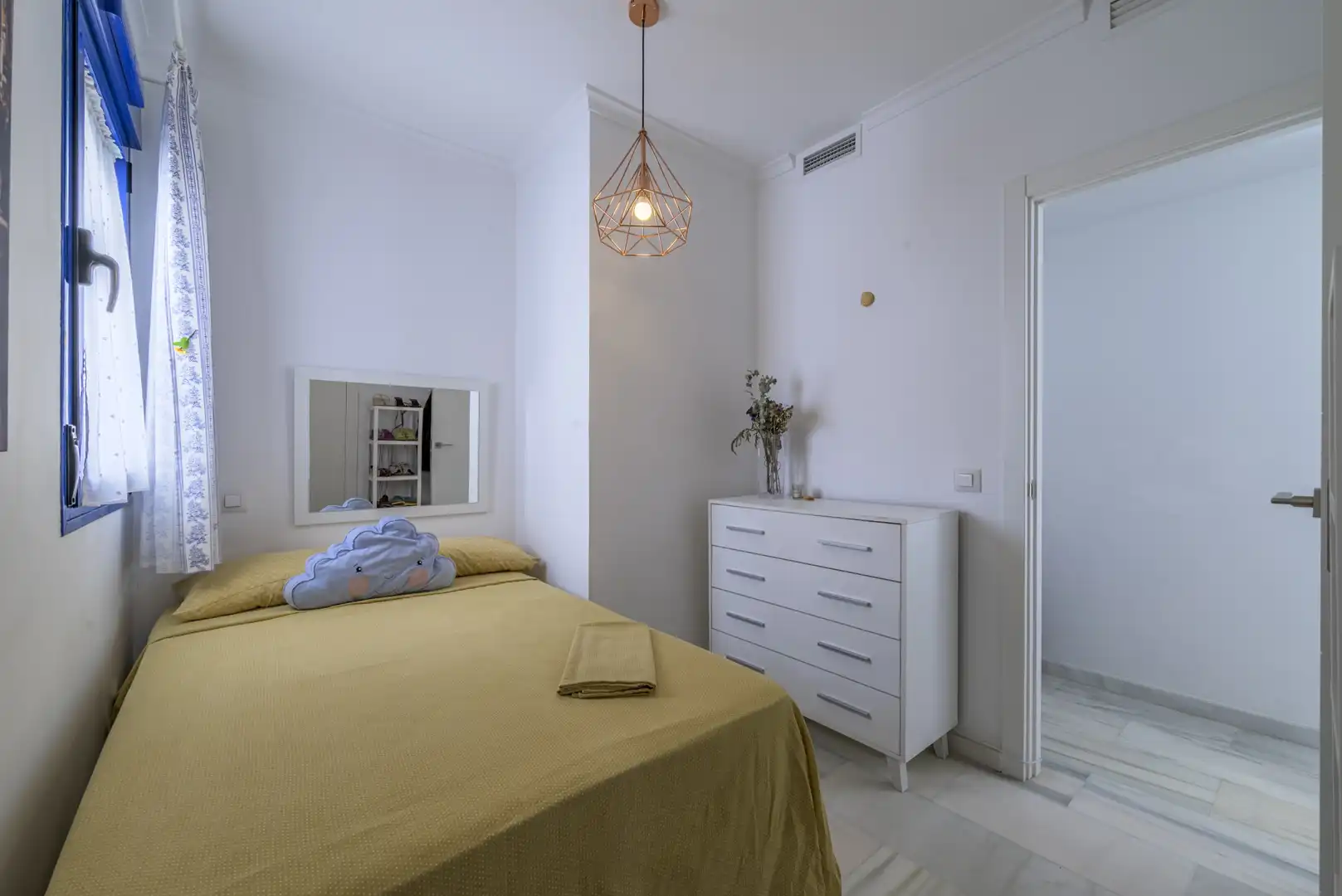 Dormitori de Apartament en venda en Fuengirola amb Aire condicionat, Moblat i Balcó