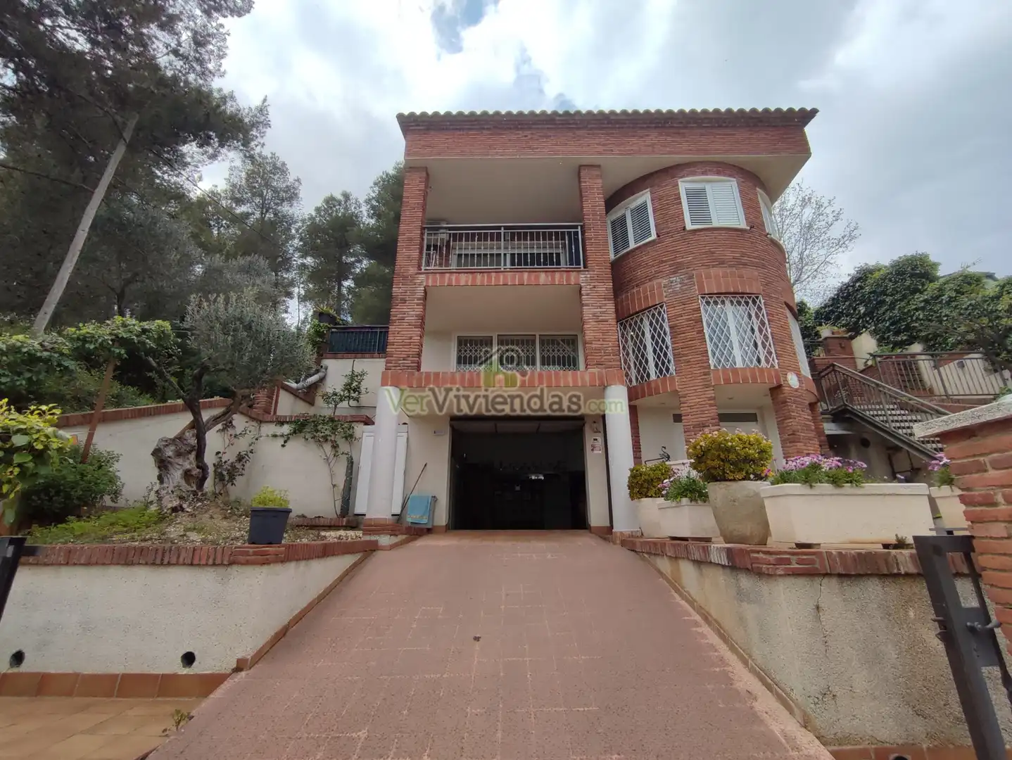 Vista exterior de Casa o xalet en venda en Cervelló amb Calefacció, Jardí privat i Terrassa