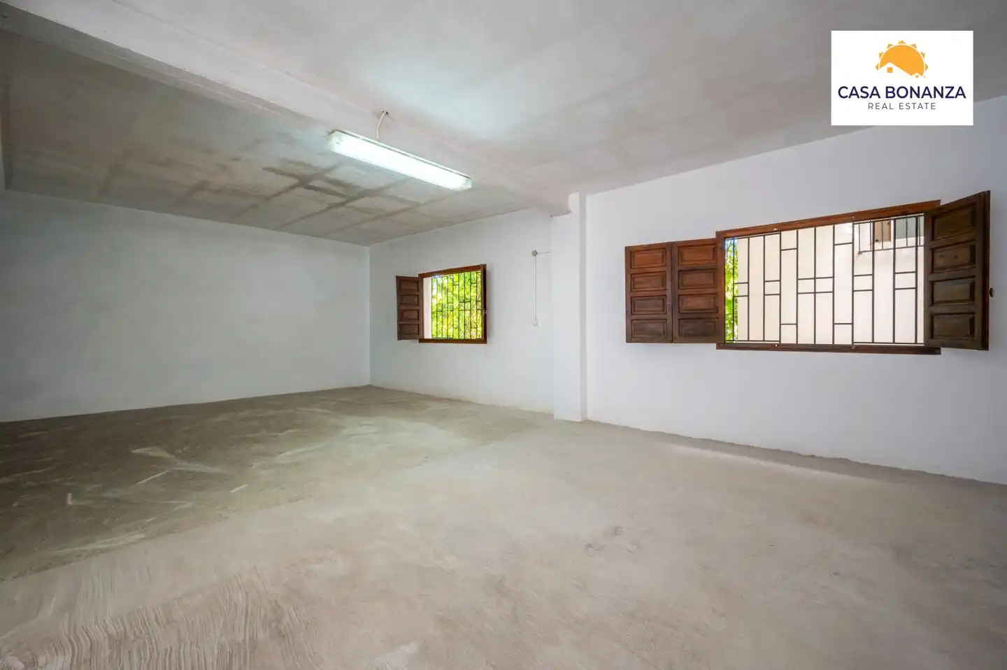 Houses for sale in Jete  with Private garden and Furnished