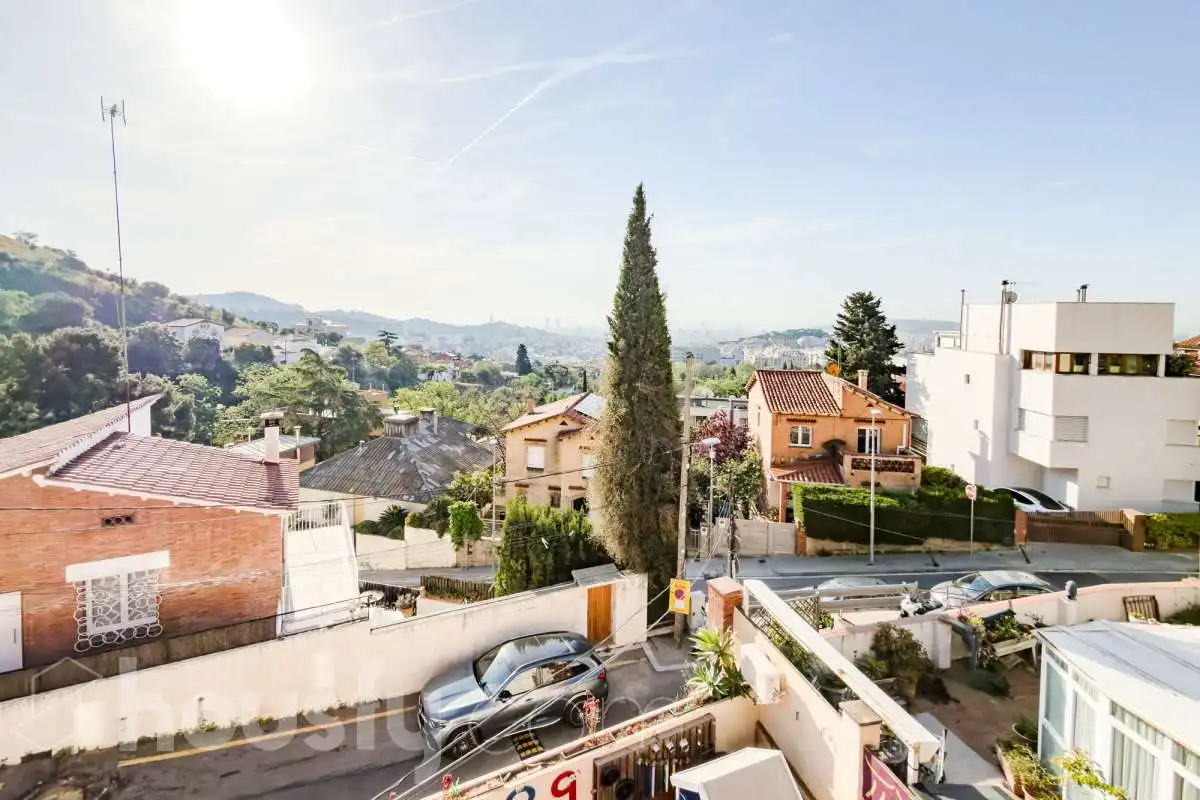 Vista exterior de Casa o chalet en venta en Barcelona con Aire acondicionado, Calefacción y Jardín privado