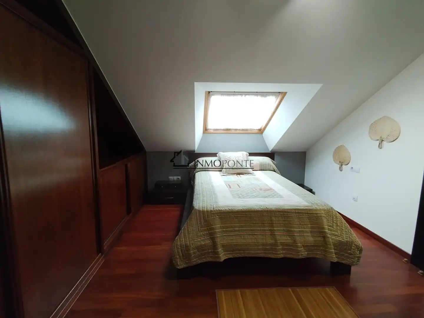 Schlafzimmer von Dachboden zum Verkauf in Pontevedra Capital  mit Heizung, Abstellraum und Möbliert