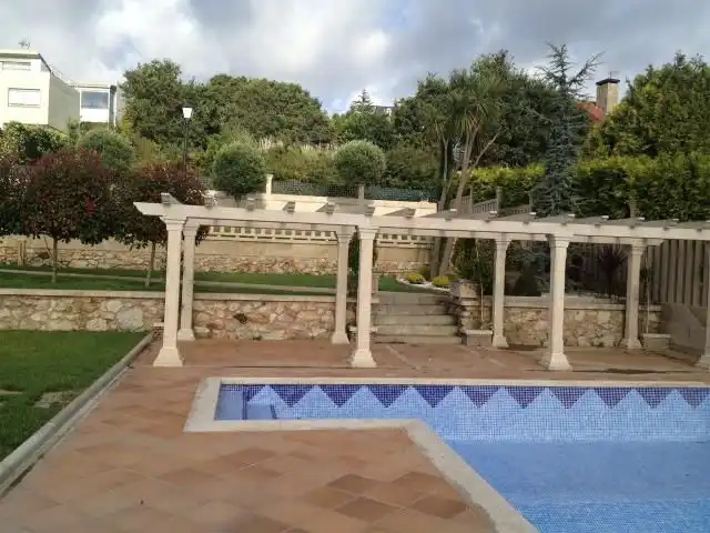 Piscina de Casa o chalet en venta en Nigrán con Aire acondicionado, Calefacción y Jardín privado