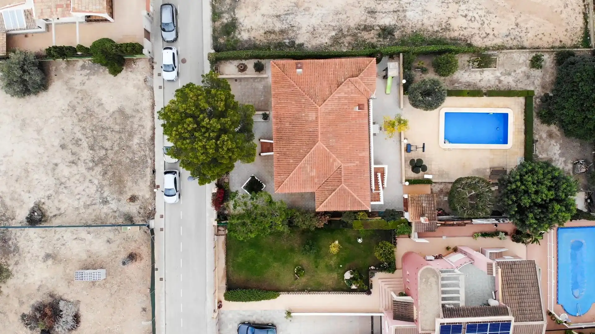 Vista exterior de Casa o xalet en venda en Orihuela amb Aire condicionat, Jardí privat i Terrassa