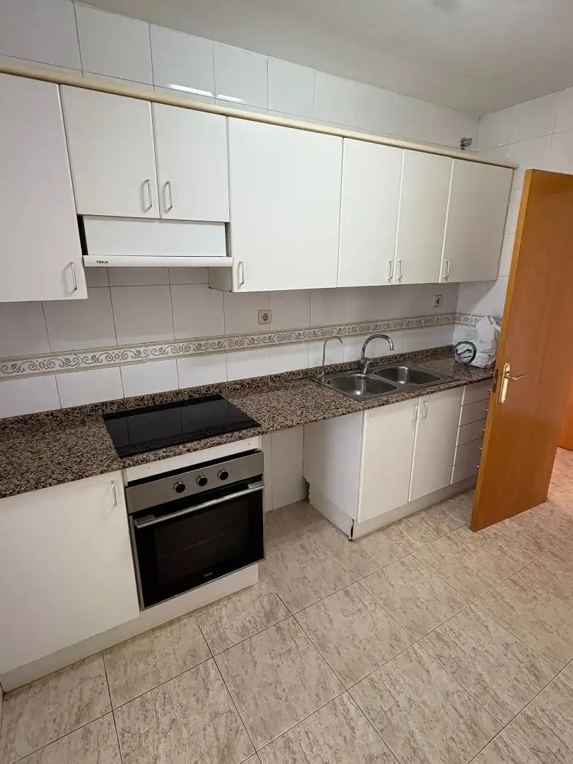 Cuina de Pis en venda en Sant Andreu de la Barca amb Aire condicionat, Calefacció i Terrassa
