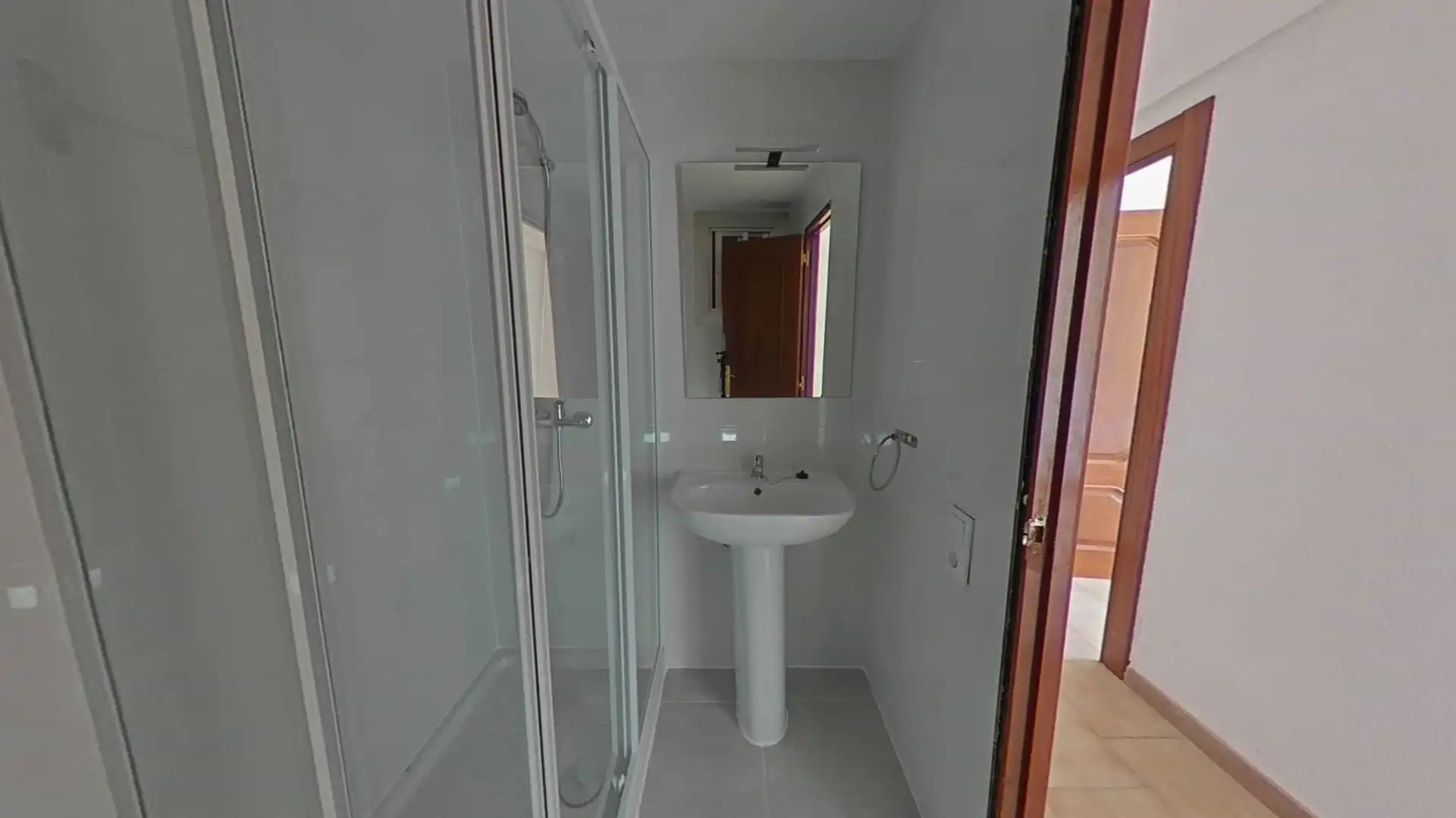 Bathroom of Flat for sale in Zaragoza  with Heating, Parquet flooring and Oven