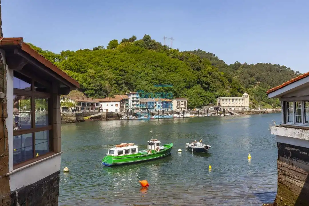Vista exterior de Local en venta en Pasaia