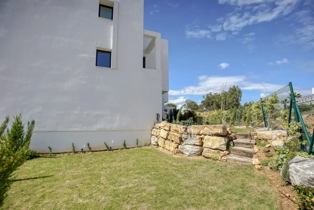 Jardí de Dúplex en venda en Manilva amb Jardí privat, Moblat i Piscina comunitària