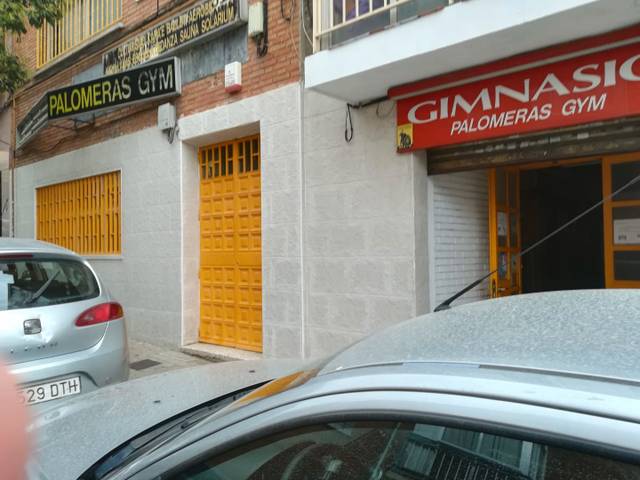 Local comercial en Venta en Calle del Río Paraná, 15 en Portazgo