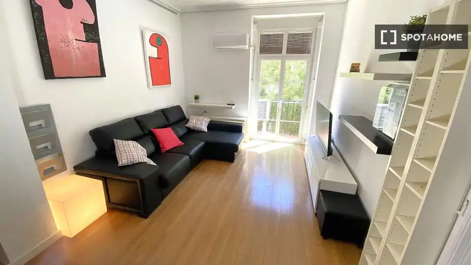 Flat with terrace to rent in Extramurs, imagen 4