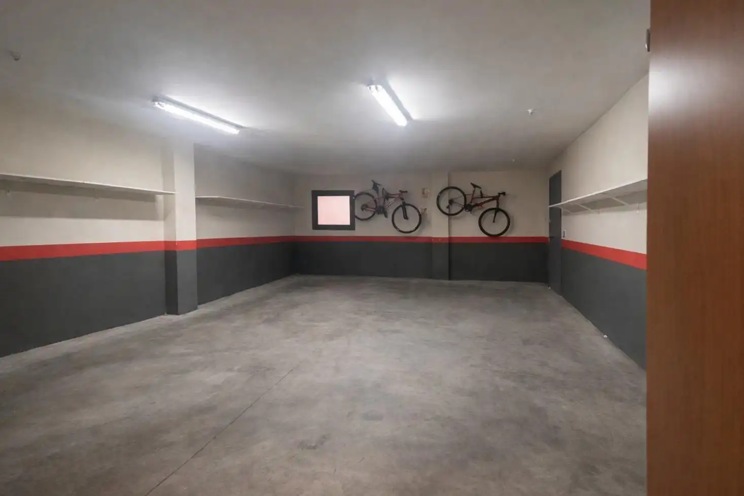 Parking de Piso en venta en León Capital  con Calefacción, Terraza y Trastero