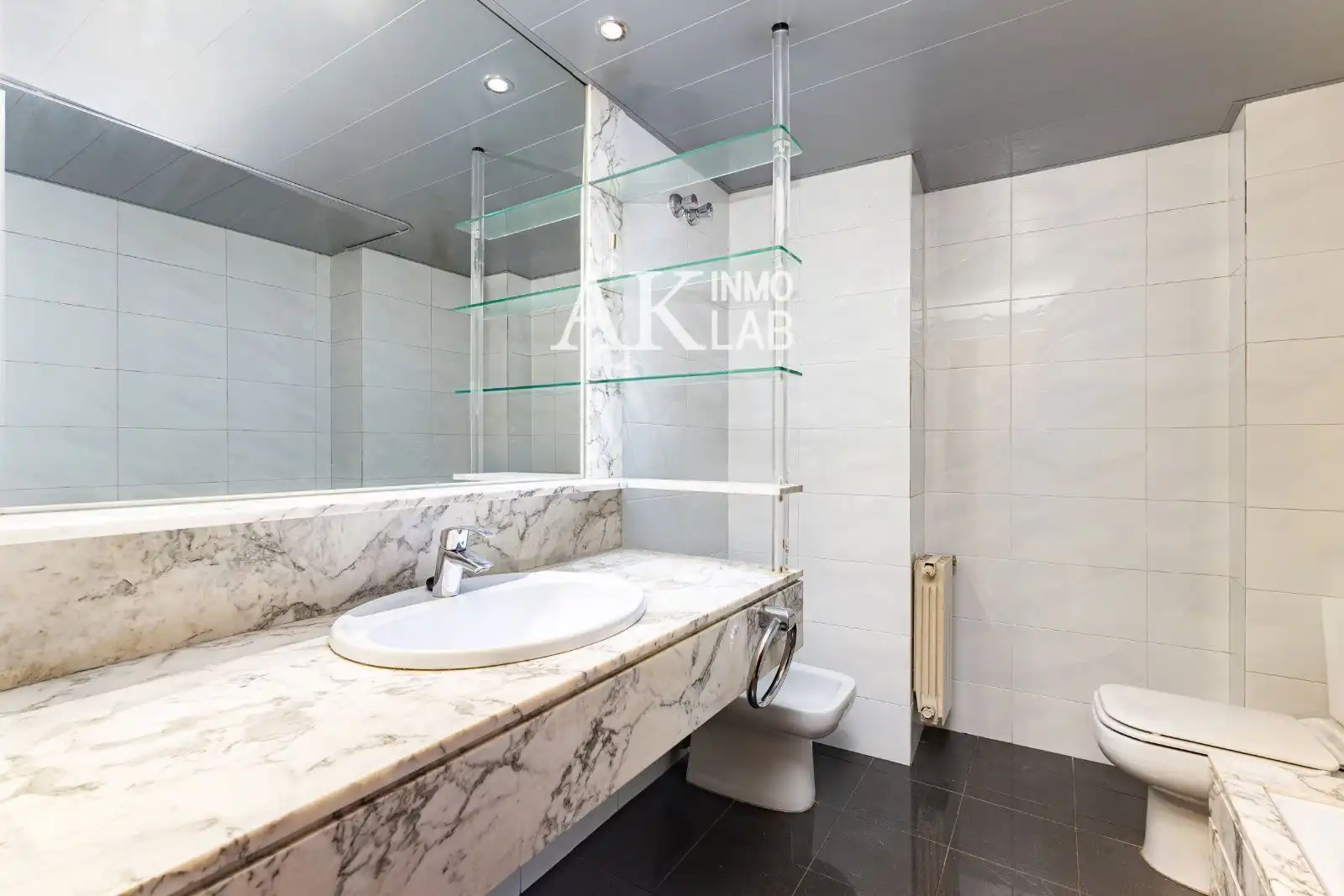 Bathroom of Flat for sale in Barcelona  with Air Conditioner, Heating and Terrace