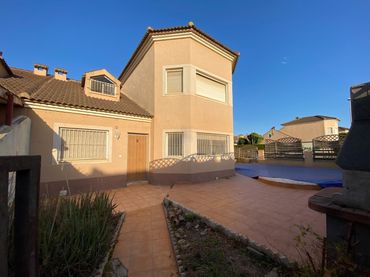 Villa mit Pool zum Verkauf in DE CURIE