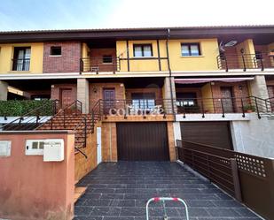 Vista exterior de Casa adosada en venda en Piélagos amb Terrassa