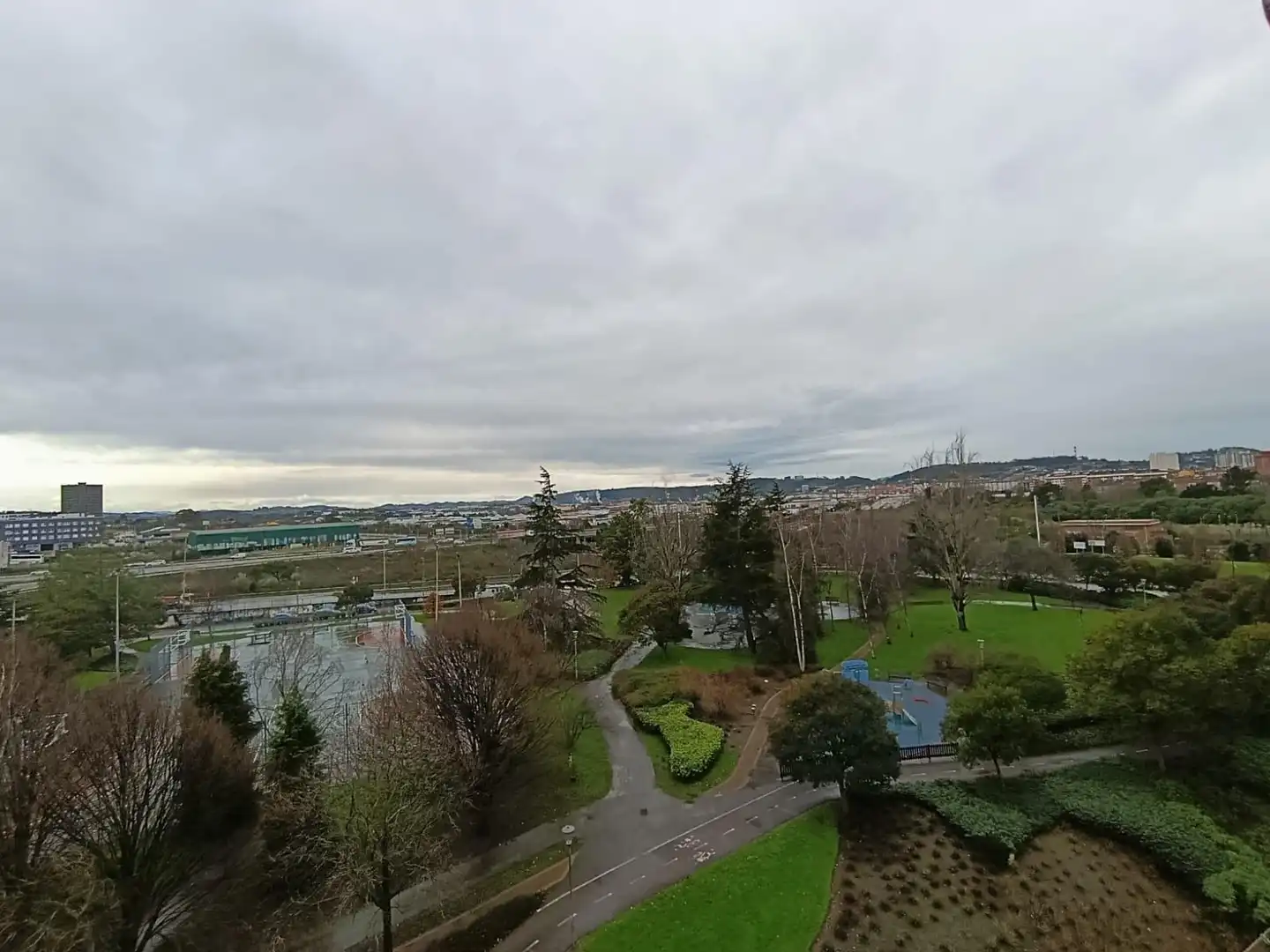 Vista exterior de Pis en venda en Gijón  amb Calefacció, Parquet i Traster