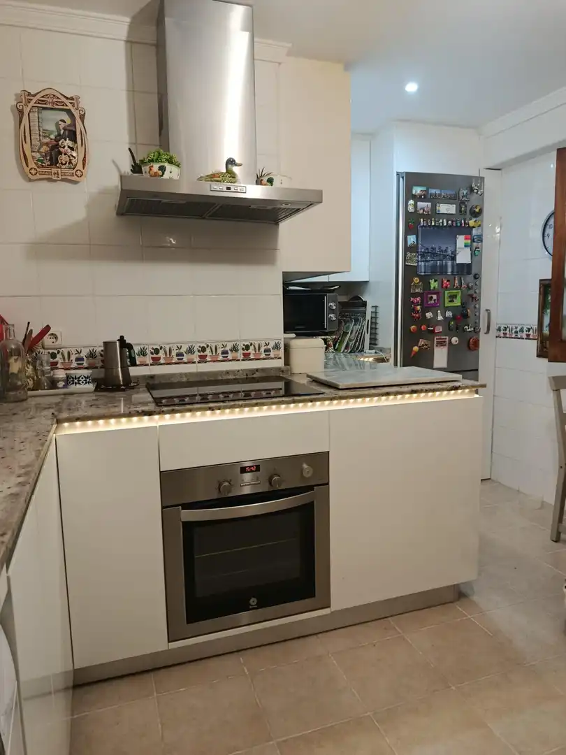 Küche von Wohnung zum Verkauf in Cádiz mit Klimaanlage