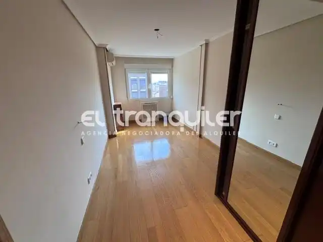 Schlafzimmer von Wohnung zur Miete in Madrid mit Klimaanlage und Waschmaschine