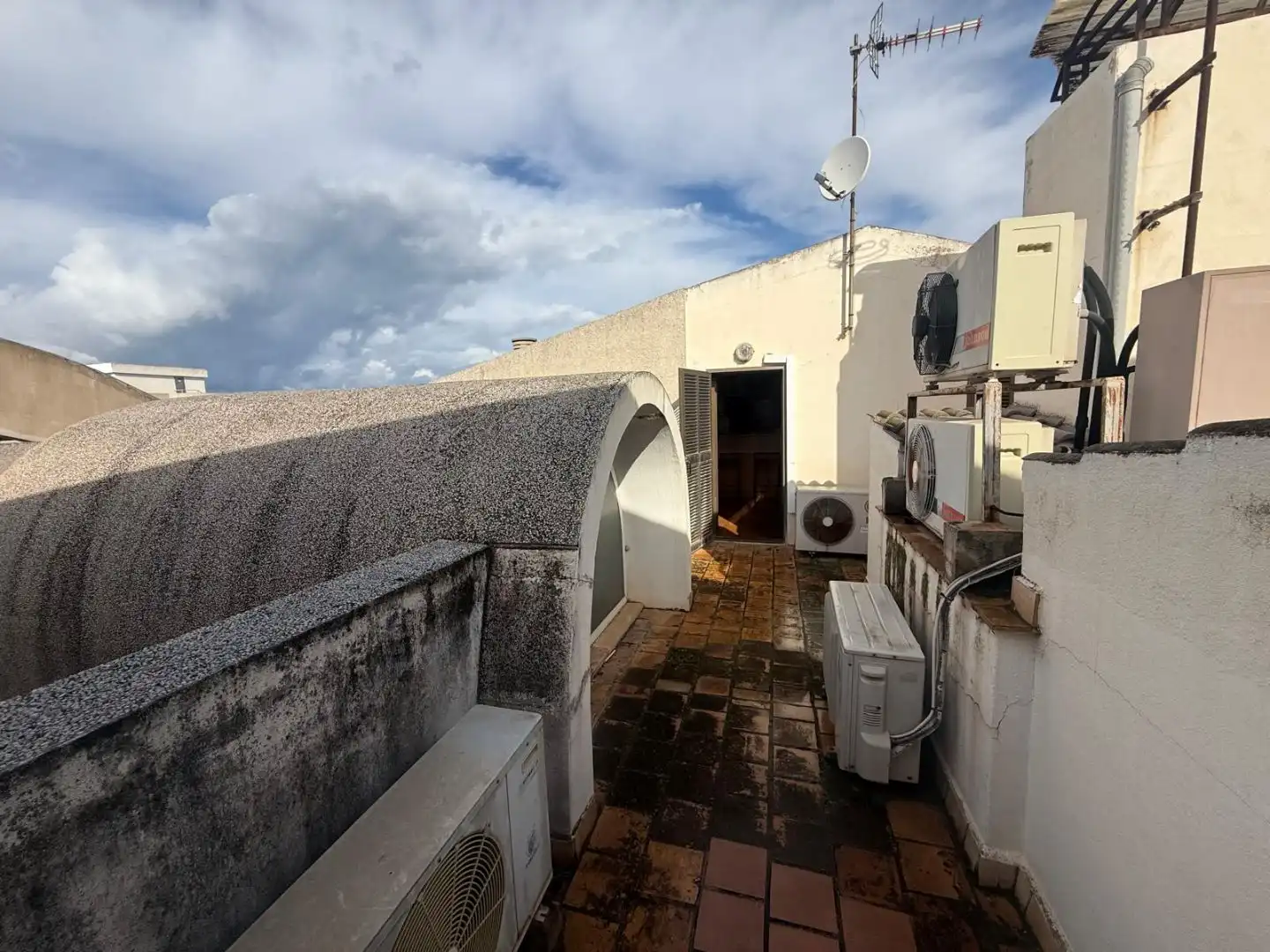 Außenansicht von Büro zum Verkauf in  Palma de Mallorca mit Klimaanlage, Heizung und Terrasse