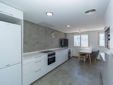 Wohnung mit Balkon zum Verkauf in Avenida Reina Victoria Eugenia 40