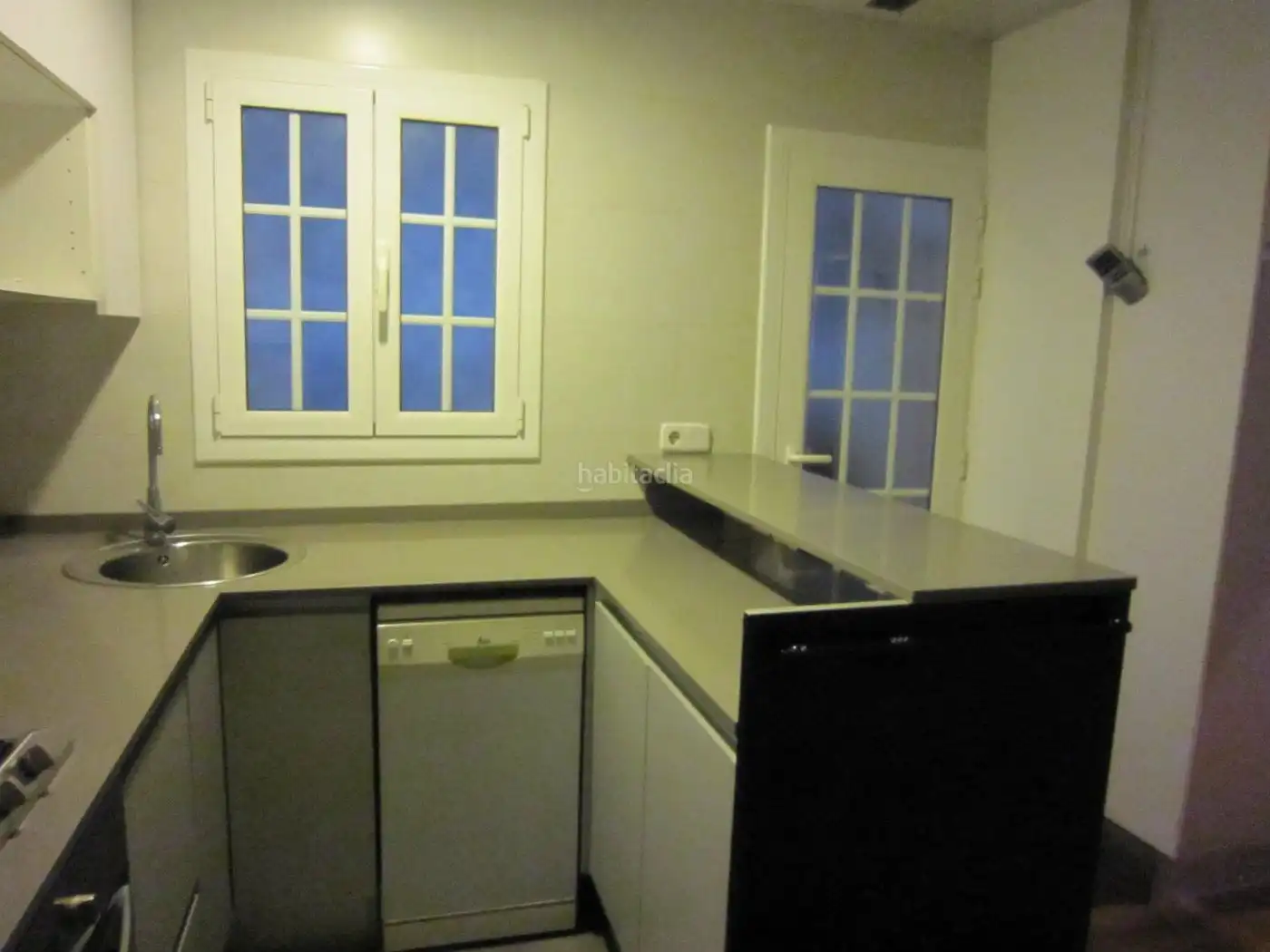 Kitchen of Flat for rent in L'Hospitalet de Llobregat  with Heating and Furnished