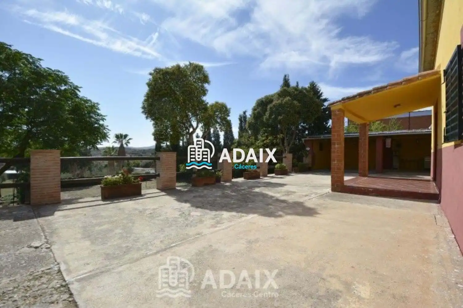 Jardí de Casa o xalet en venda en Cáceres amb Aire condicionat, Terrassa i Traster