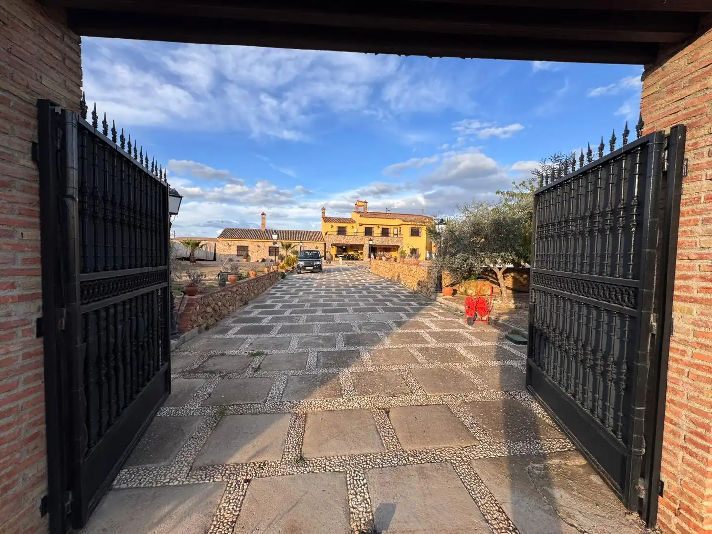 Vista exterior de Finca rústica en venda en Villanueva del Trabuco amb Jardí privat, Traster i Piscina