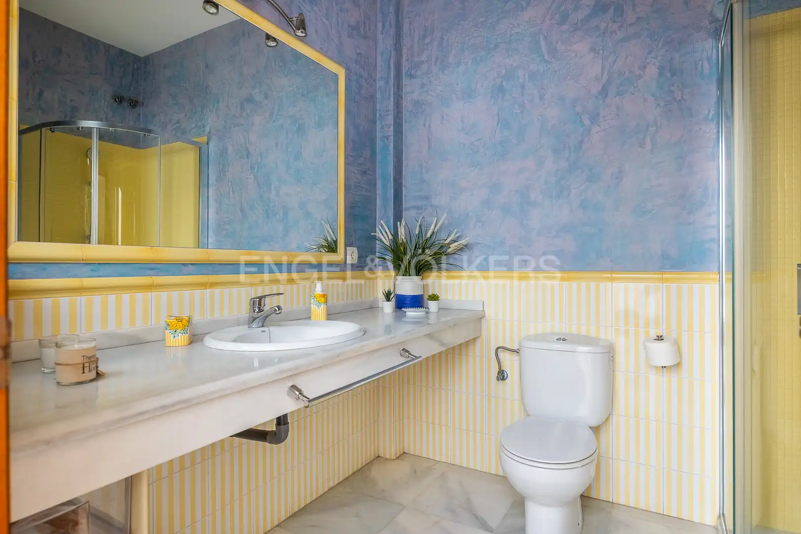 Bathroom of Houses for sale in Sevilla  with Air Conditioner, Heating and Storage room