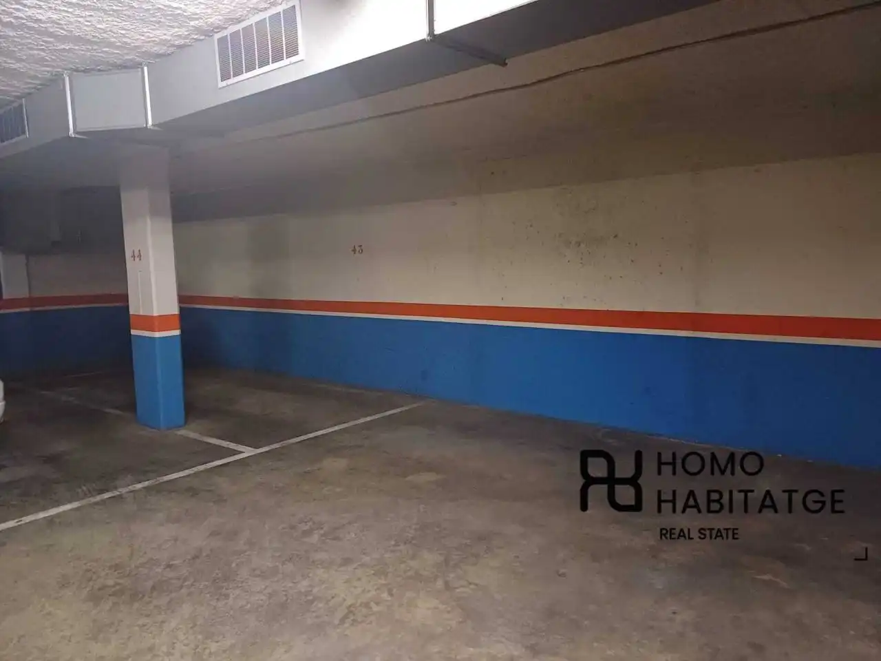 Parking with lift for sale in Calle bosch i cardellach, imagen 4