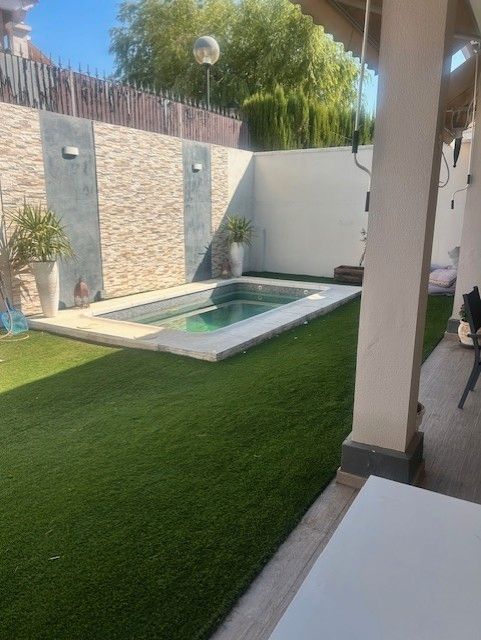 Swimming pool of Single-family semi-detached for sale in  Córdoba Capital  with Air Conditioner, Heating and Private garden