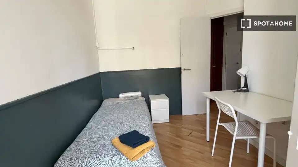 Bedroom of Flat for share in Barcelona  with Air Conditioner, Heating and Terrace