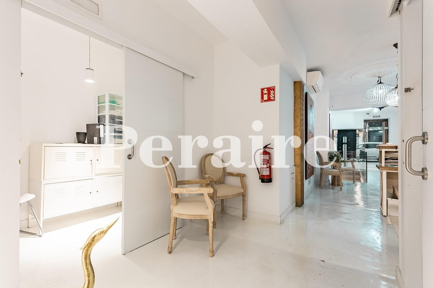 Premises for sale in  Barcelona Capital