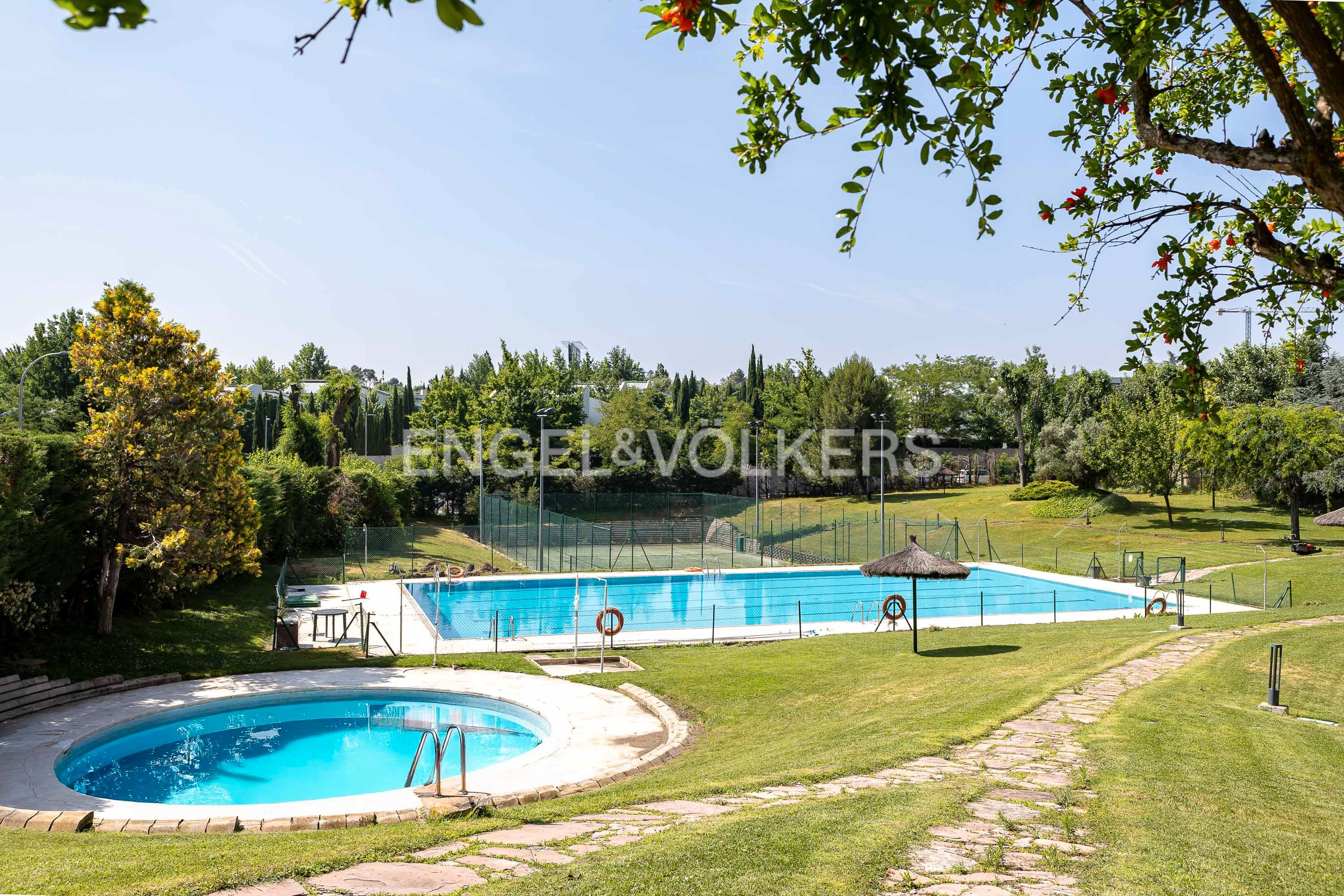Piscina de Apartament en venda en  Madrid Capital amb Aire condicionat, Calefacció i Traster